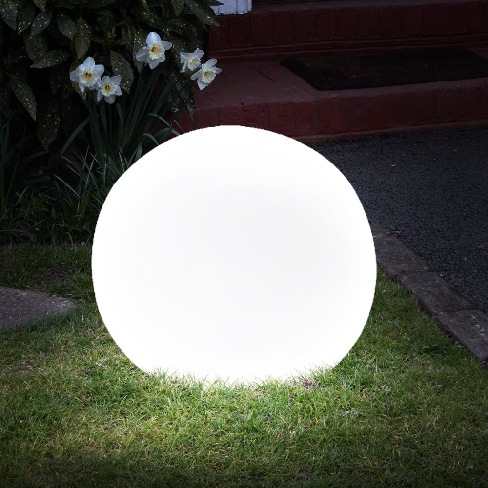 Luxury LED Vivid Light Ball Garden Night Outdoor Light by Gloss (9151)
