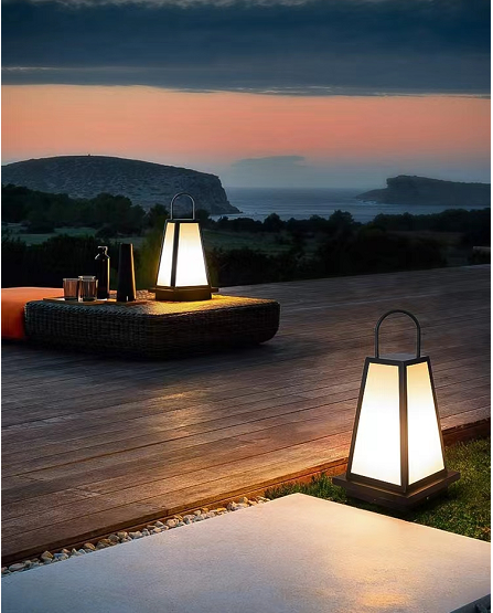 Solar Courtyard Outdoor Villa Lawn Lamp by Gloss (T057)