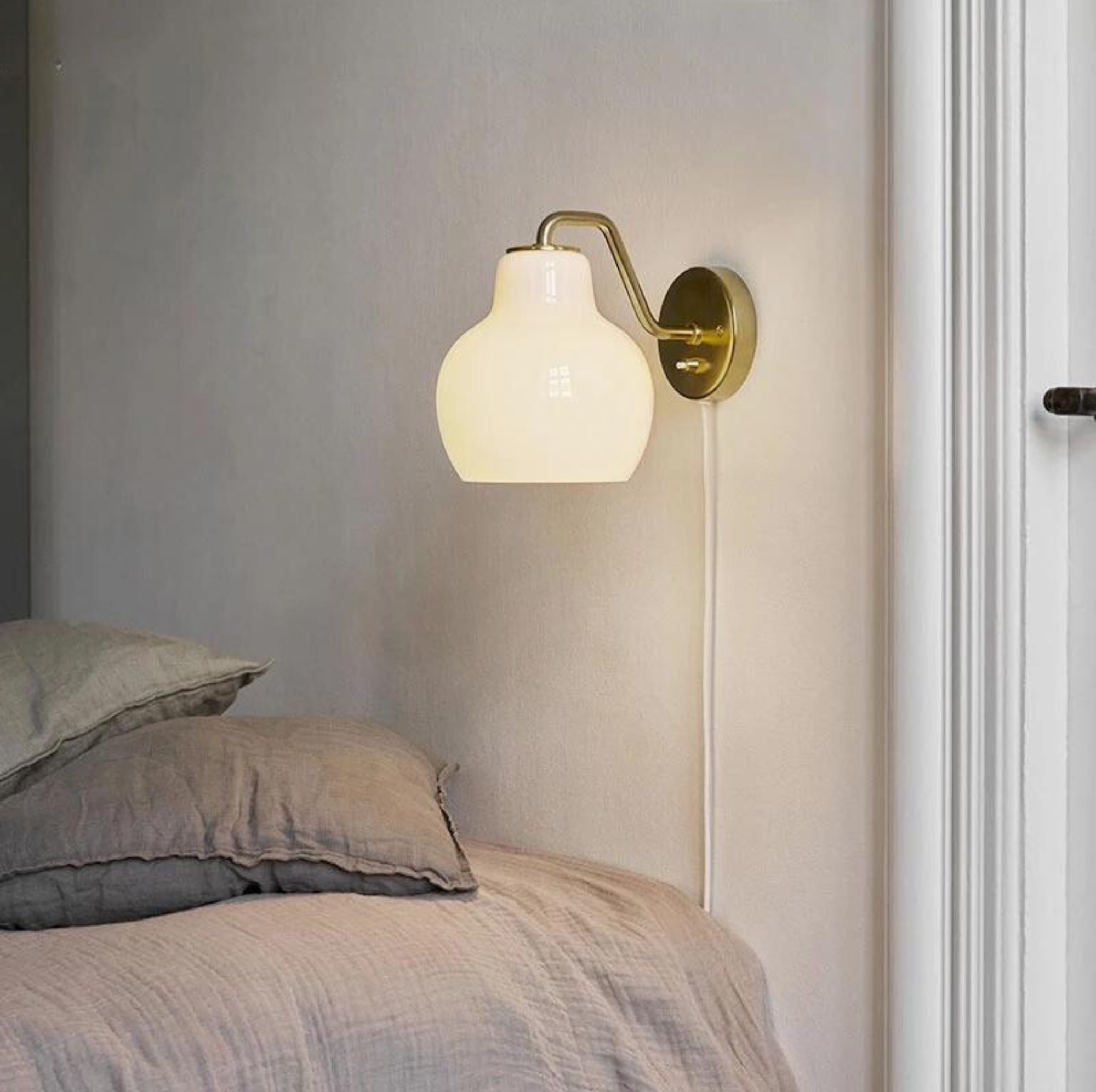 B5303 Premium Morden Iron Glass Bedroom Wall Light
